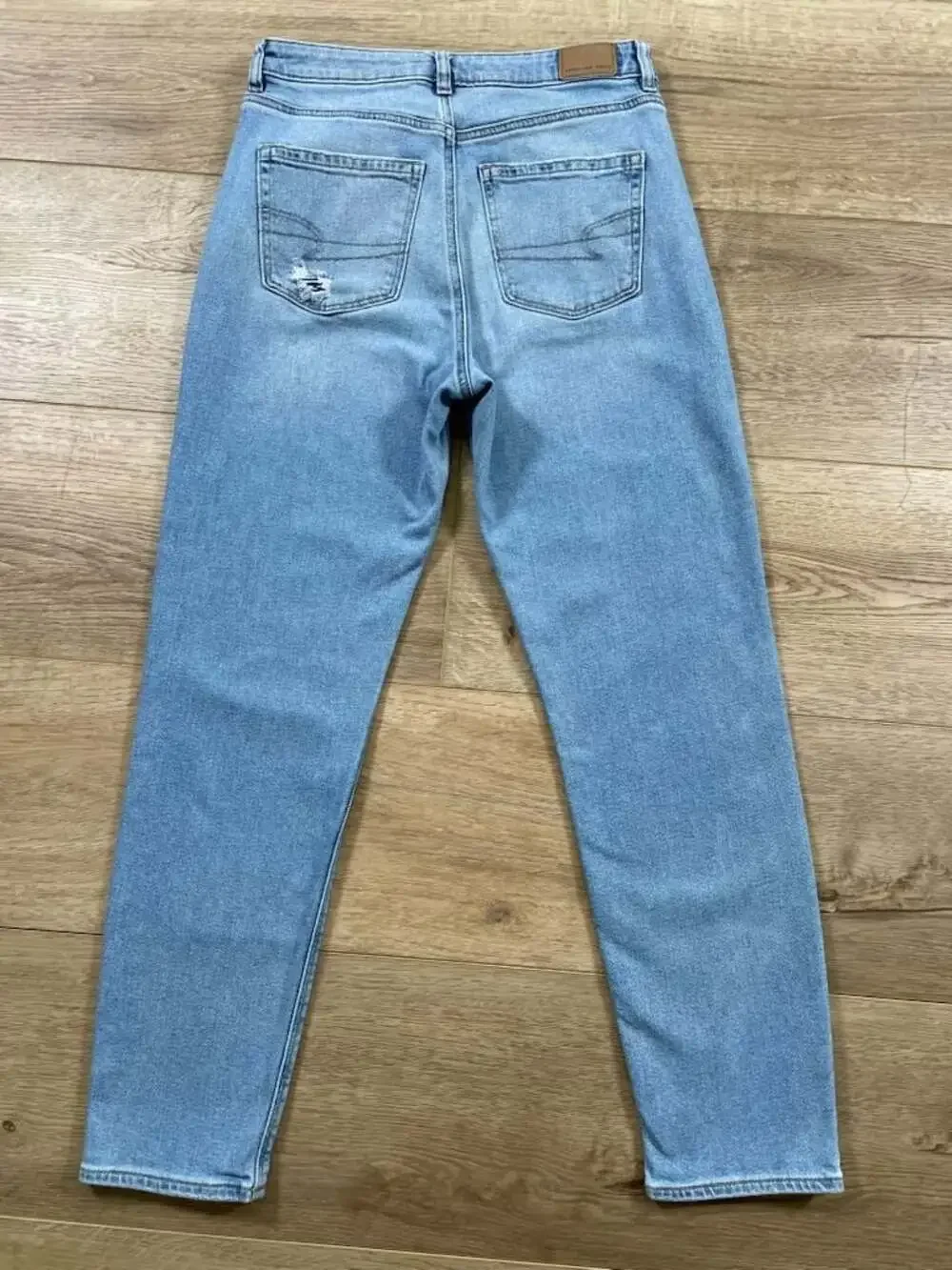 American Eagle Mom Jeans Womens 6 Long Light Wash Distressed Stretch High Rise